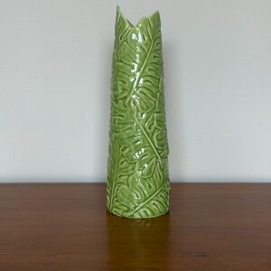 Delicate Majolica - Style Green Leaf Pattern Vase - Vintage Botanical Charm